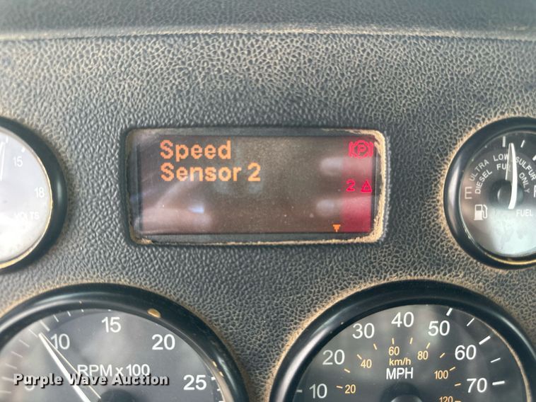 image for item DW5081 2014 Peterbilt 365 ready mix truck