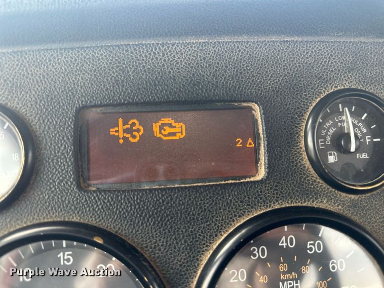 image for item DW5081 2014 Peterbilt 365 ready mix truck