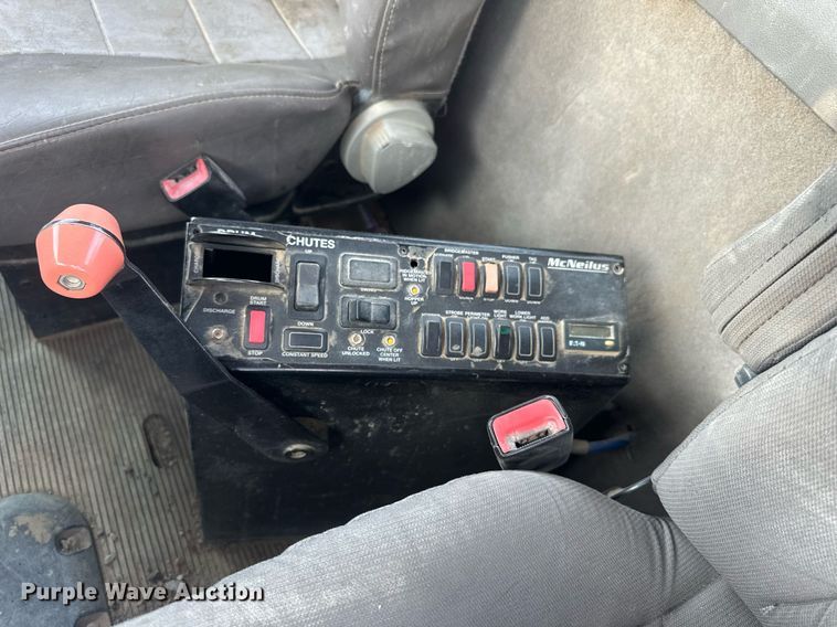 image for item DW5081 2014 Peterbilt 365 ready mix truck