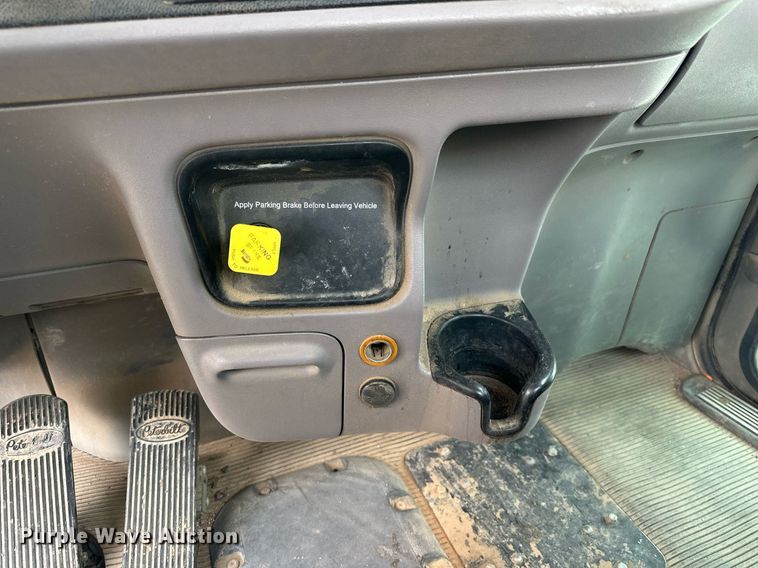 image for item DW5081 2014 Peterbilt 365 ready mix truck