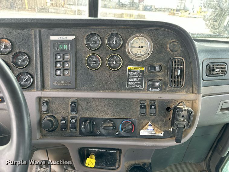 image for item DW5081 2014 Peterbilt 365 ready mix truck