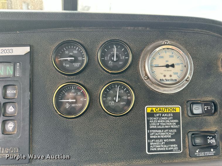 image for item DW5081 2014 Peterbilt 365 ready mix truck