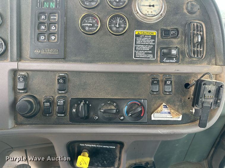 image for item DW5081 2014 Peterbilt 365 ready mix truck