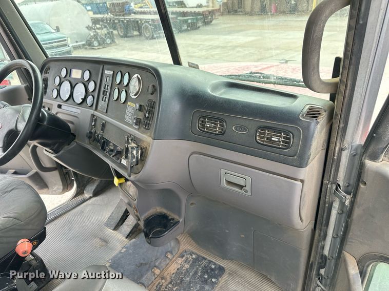 image for item DW5081 2014 Peterbilt 365 ready mix truck