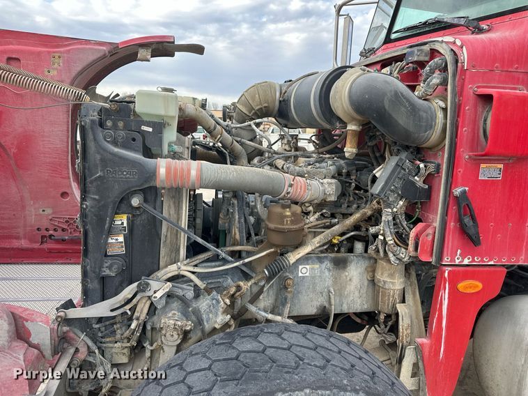 image for item DW5081 2014 Peterbilt 365 ready mix truck