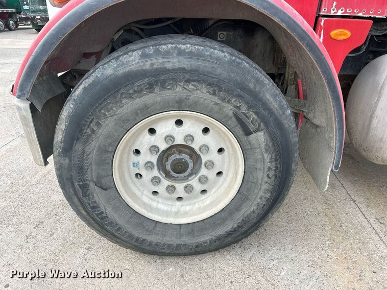 image for item DW5081 2014 Peterbilt 365 ready mix truck