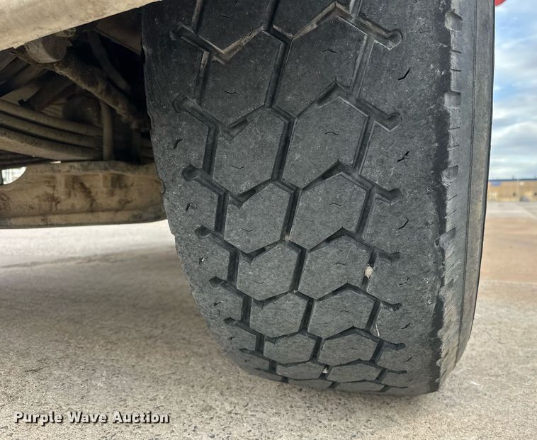 image for item DW5081 2014 Peterbilt 365 ready mix truck