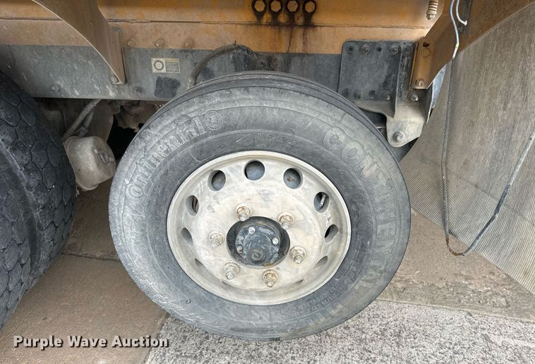 image for item DW5081 2014 Peterbilt 365 ready mix truck