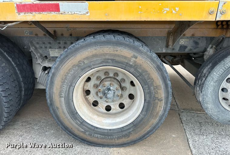 image for item DW5081 2014 Peterbilt 365 ready mix truck