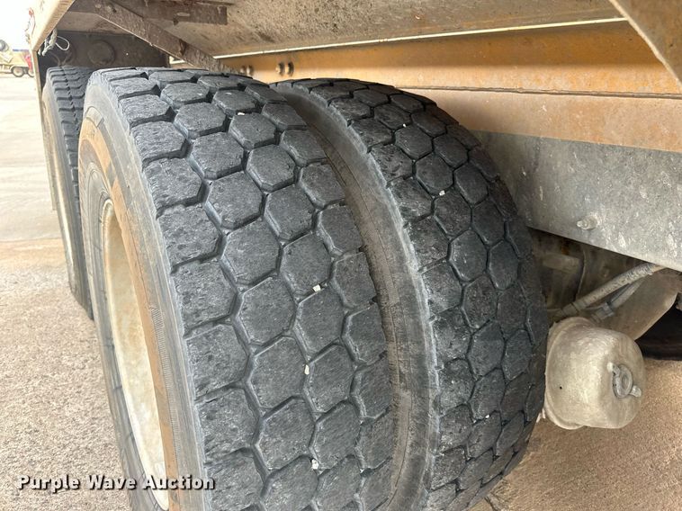 image for item DW5081 2014 Peterbilt 365 ready mix truck