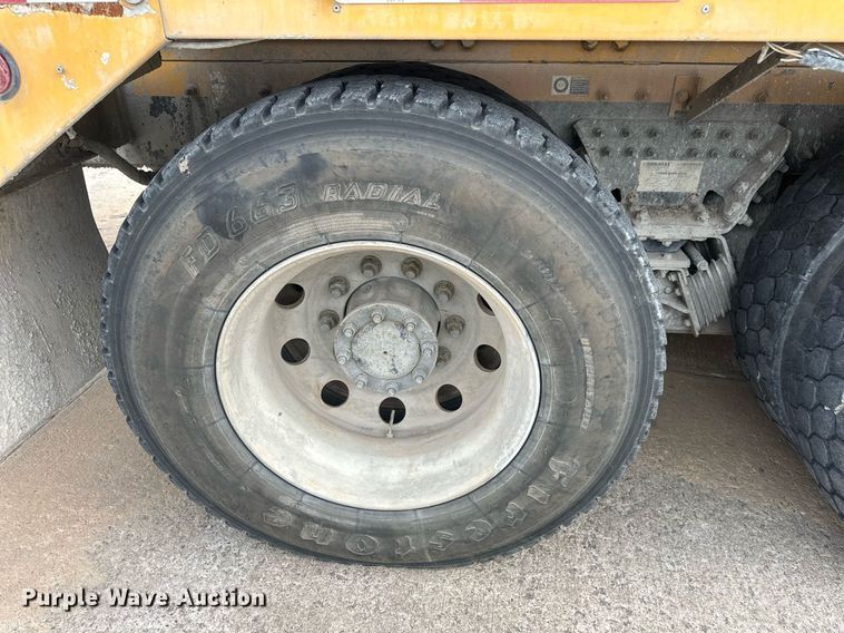 image for item DW5081 2014 Peterbilt 365 ready mix truck