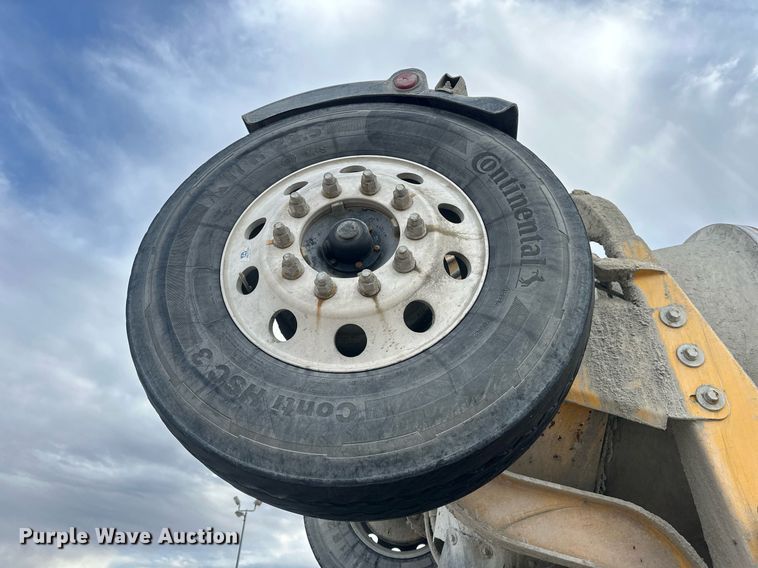 image for item DW5081 2014 Peterbilt 365 ready mix truck