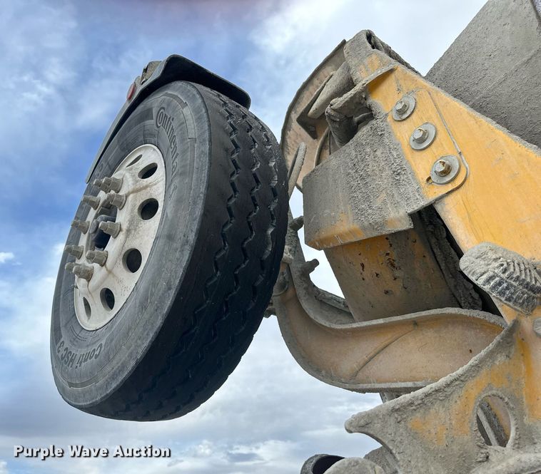 image for item DW5081 2014 Peterbilt 365 ready mix truck