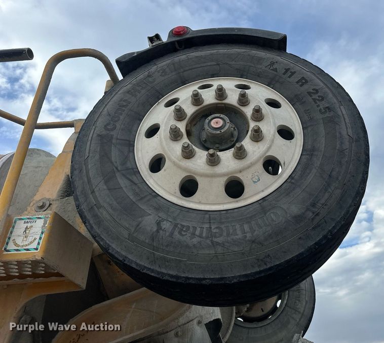 image for item DW5081 2014 Peterbilt 365 ready mix truck