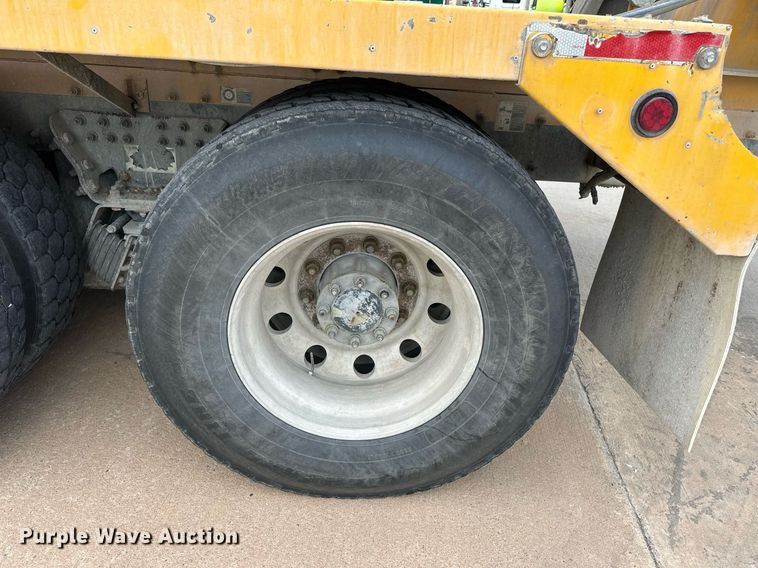 image for item DW5081 2014 Peterbilt 365 ready mix truck