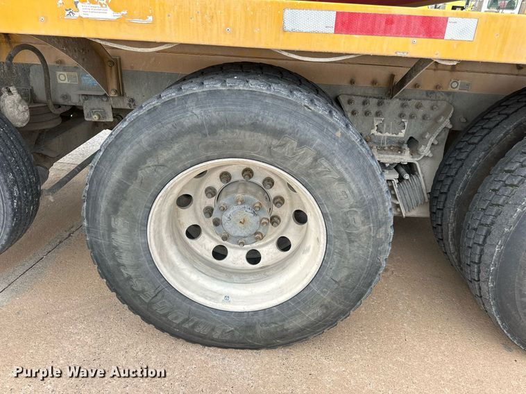 image for item DW5081 2014 Peterbilt 365 ready mix truck