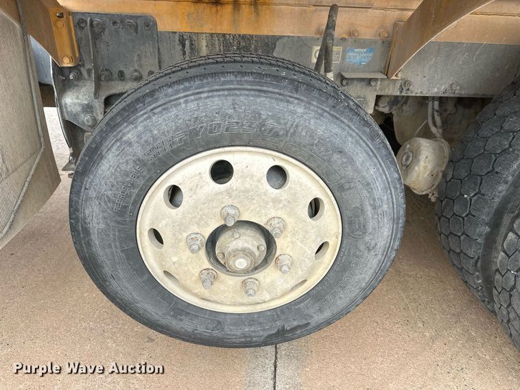 image for item DW5081 2014 Peterbilt 365 ready mix truck