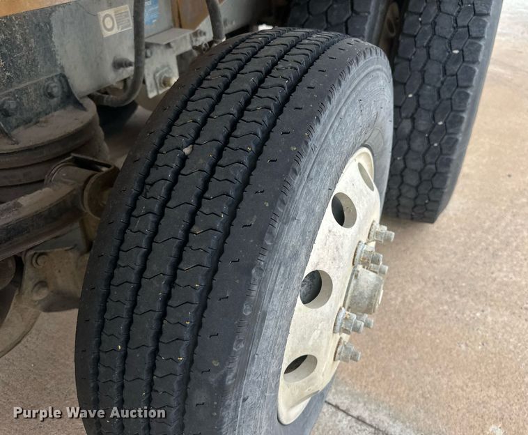 image for item DW5081 2014 Peterbilt 365 ready mix truck