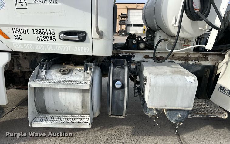 image for item DW5082 2017 Peterbilt 567 ready mix truck