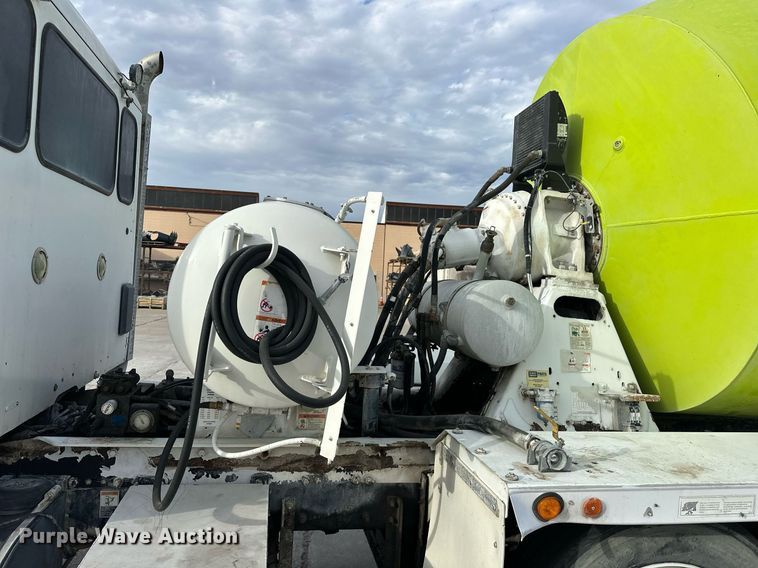 image for item DW5082 2017 Peterbilt 567 ready mix truck