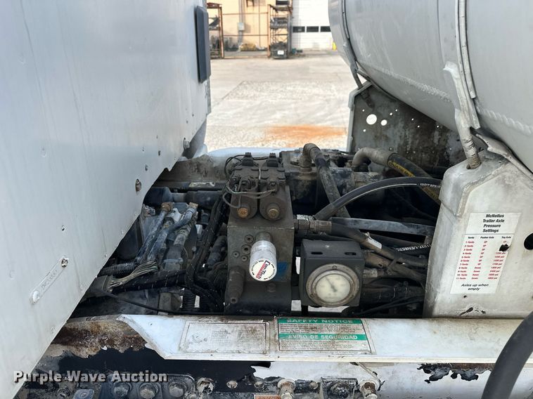 image for item DW5082 2017 Peterbilt 567 ready mix truck