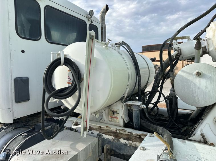 image for item DW5082 2017 Peterbilt 567 ready mix truck