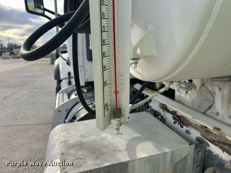 image for item DW5082 2017 Peterbilt 567 ready mix truck