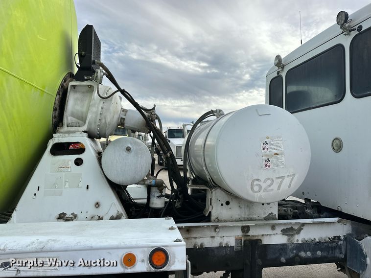 image for item DW5082 2017 Peterbilt 567 ready mix truck