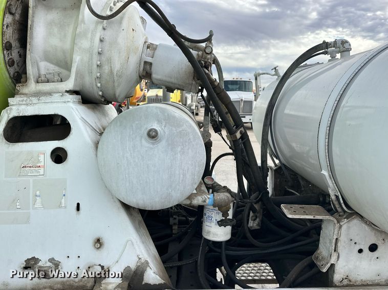 image for item DW5082 2017 Peterbilt 567 ready mix truck