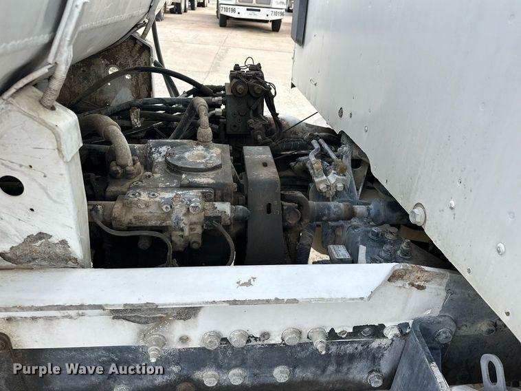 image for item DW5082 2017 Peterbilt 567 ready mix truck