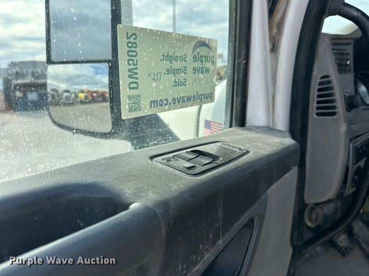 image for item DW5082 2017 Peterbilt 567 ready mix truck