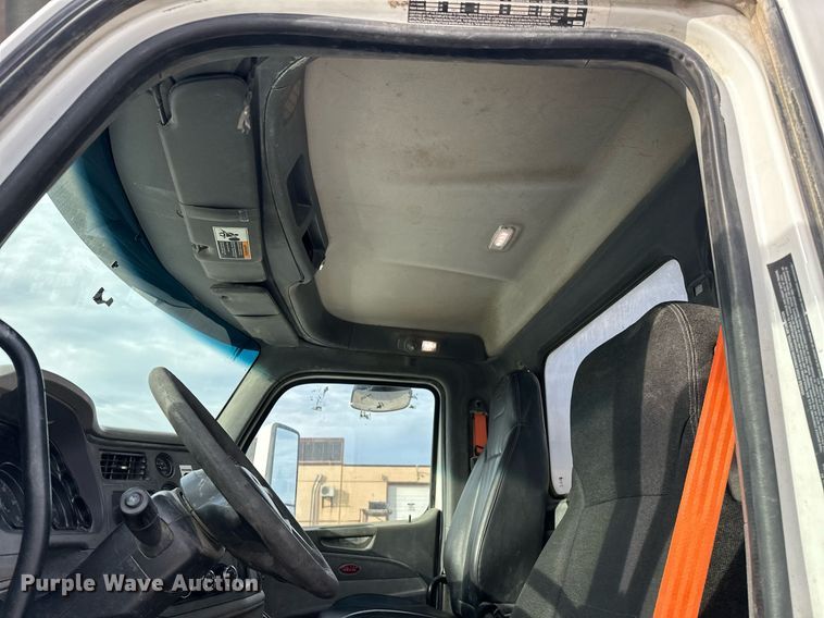 image for item DW5082 2017 Peterbilt 567 ready mix truck