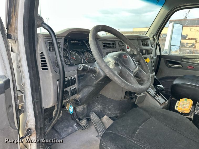 image for item DW5082 2017 Peterbilt 567 ready mix truck