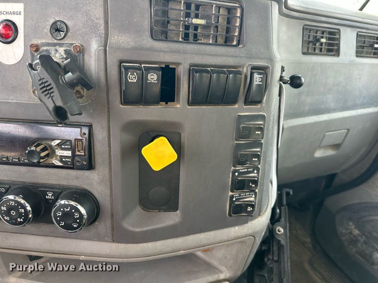 image for item DW5082 2017 Peterbilt 567 ready mix truck