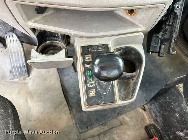 image for item DW5082 2017 Peterbilt 567 ready mix truck