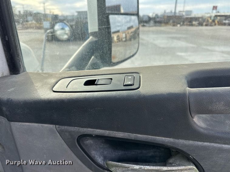 image for item DW5082 2017 Peterbilt 567 ready mix truck