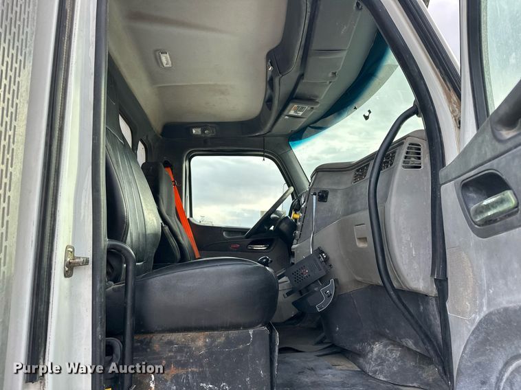 image for item DW5082 2017 Peterbilt 567 ready mix truck