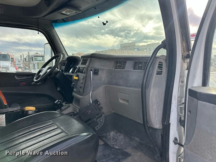 image for item DW5082 2017 Peterbilt 567 ready mix truck