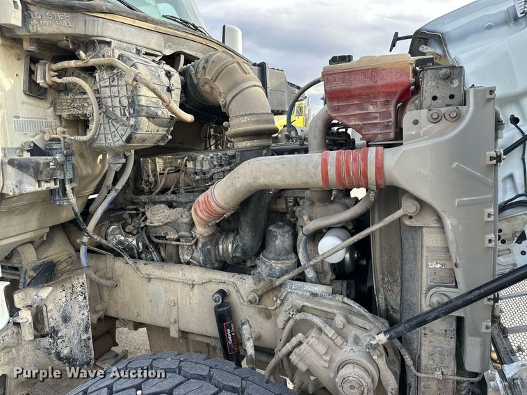 image for item DW5082 2017 Peterbilt 567 ready mix truck