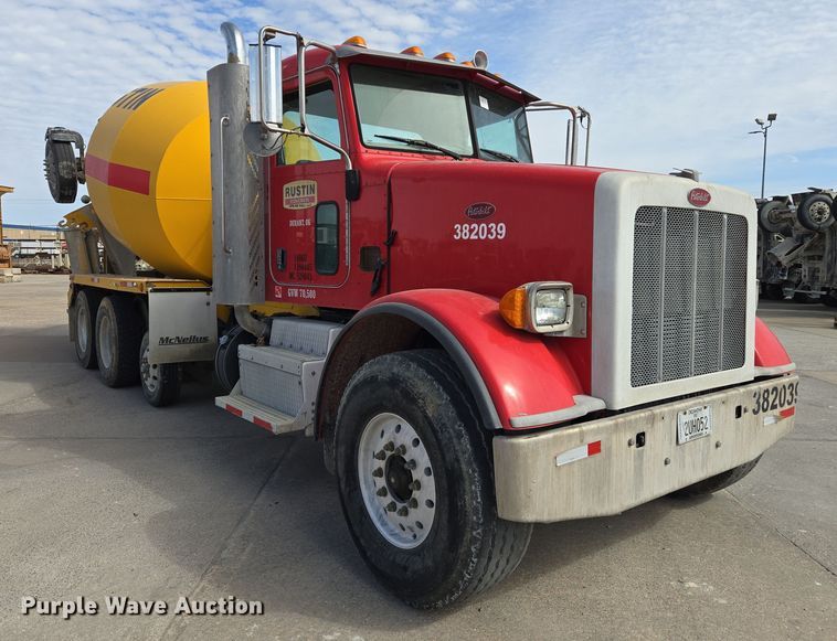 image for item DW5083 2014 Peterbilt 365 ready mix truck