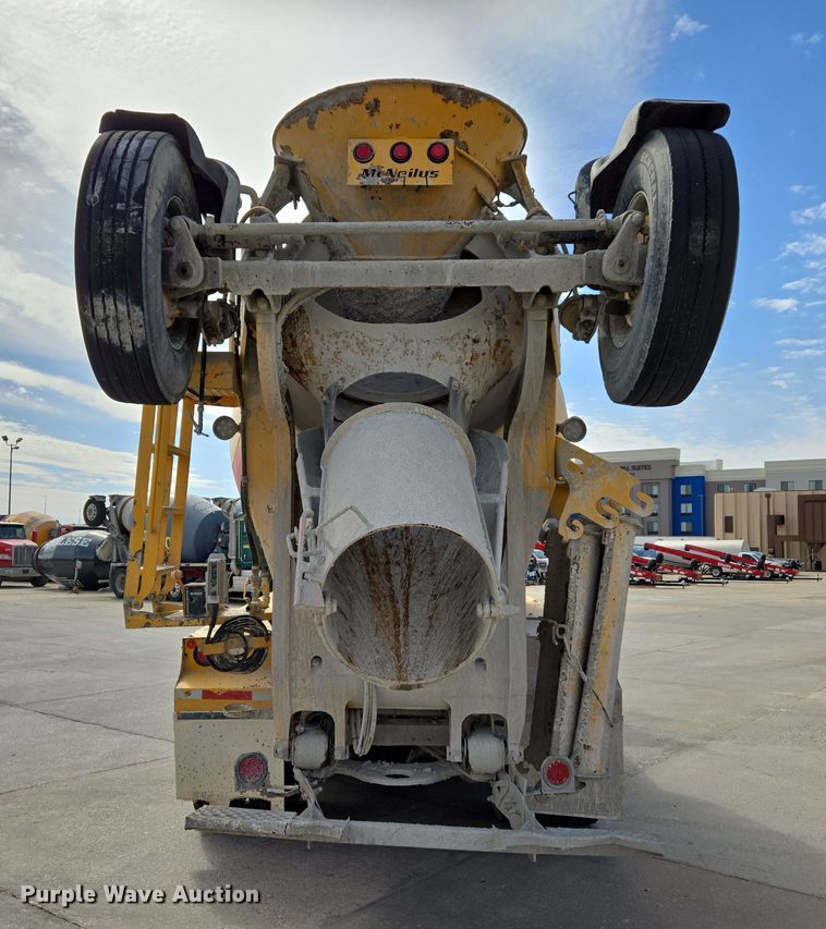 image for item DW5083 2014 Peterbilt 365 ready mix truck