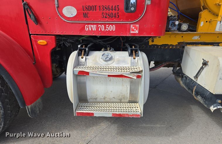 image for item DW5083 2014 Peterbilt 365 ready mix truck