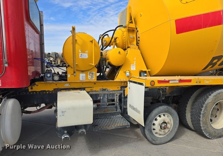 image for item DW5083 2014 Peterbilt 365 ready mix truck