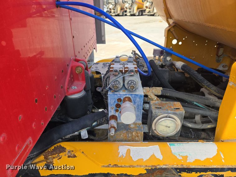 image for item DW5083 2014 Peterbilt 365 ready mix truck