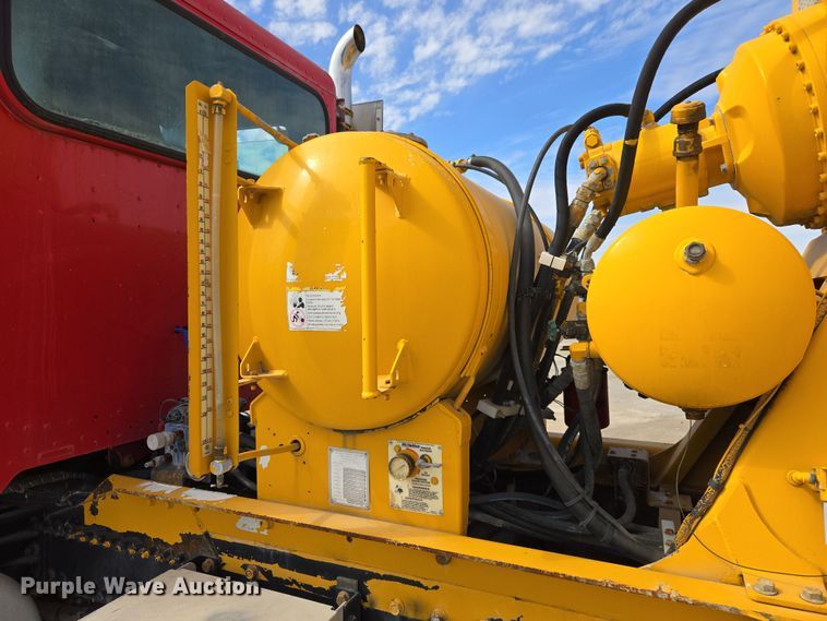 image for item DW5083 2014 Peterbilt 365 ready mix truck