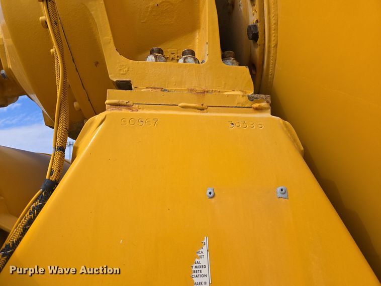 image for item DW5083 2014 Peterbilt 365 ready mix truck