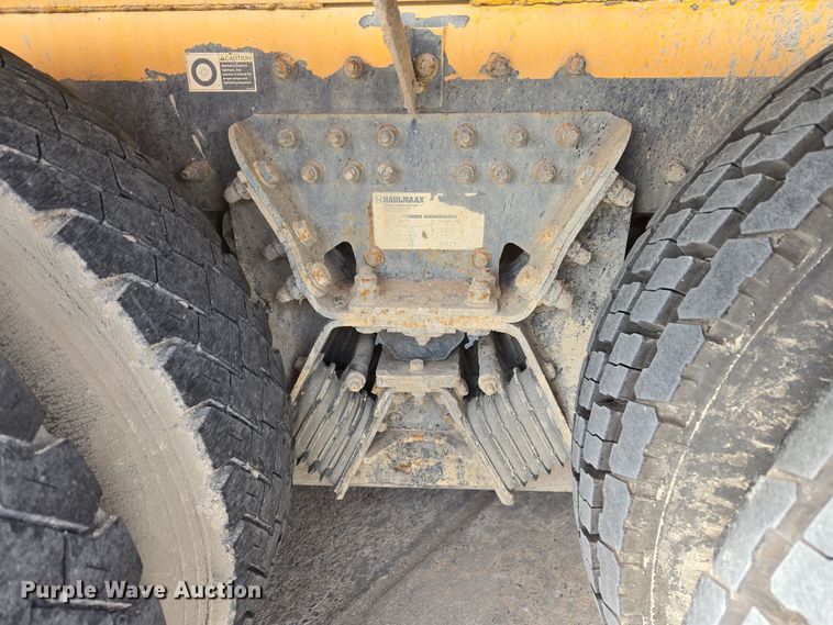 image for item DW5083 2014 Peterbilt 365 ready mix truck