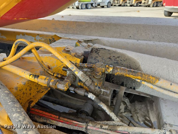 image for item DW5083 2014 Peterbilt 365 ready mix truck