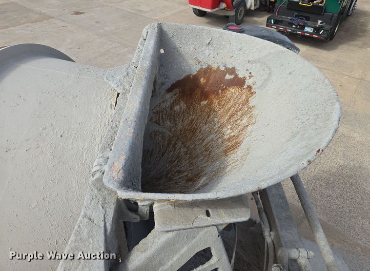 image for item DW5083 2014 Peterbilt 365 ready mix truck