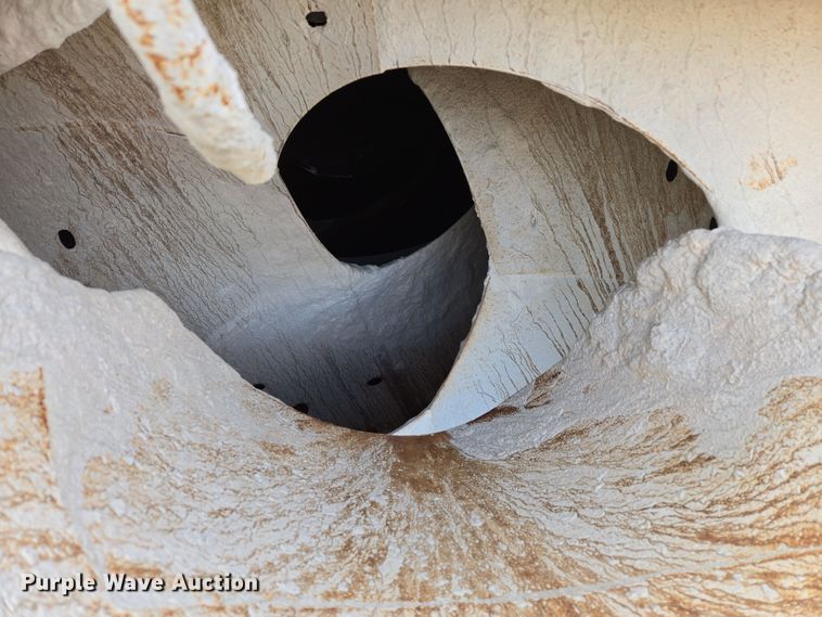 image for item DW5083 2014 Peterbilt 365 ready mix truck